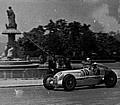 VI. Gran Premio Penya Rhin und der III. Grosse Preis von Barcelona (Circuito de Montjuich) 30.06.1935. Der Sieger Luigi Fagioli mit der Startnummer 10 auf der Strecke mit seinem Mercedes-Benz 750-kg-Formel-Rennwagen (W 25).